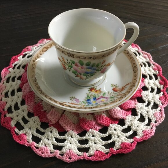 Minature Made In Japan Floral and Gold Teacup & Saucer Set - Picture 12 of 16